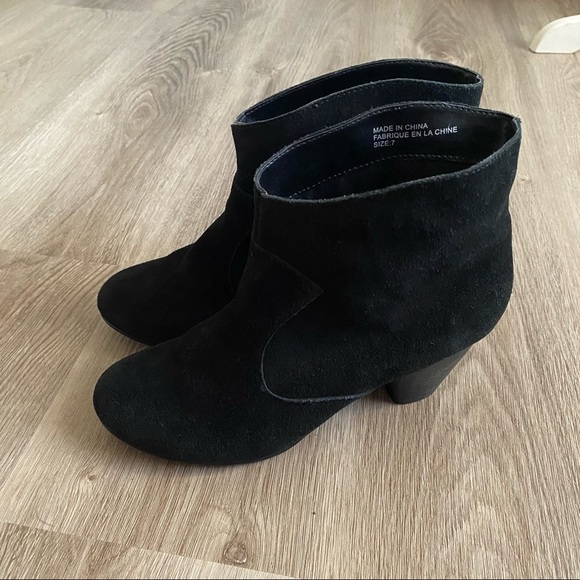 Ecote Urban Outfitters Alexandra Suede Slip On Booties - Picture 3 of 11
